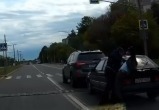 В Череповце двое водителей устроили драку прямо на проезжей части