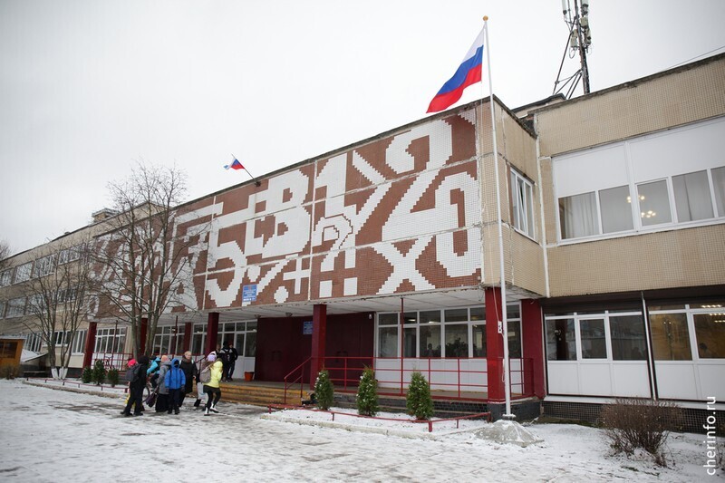 Учеников череповецкой школы № 17 перевели на дистанционное обучение из-за мороза в классах 