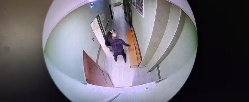 В сети появилось видео того, как череповецкий бизнесмен Гарлем Заргарян подрался прямо в зале суда со свидетелем