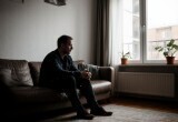 Сын богат, успешен, но спивается один в пустой квартире
