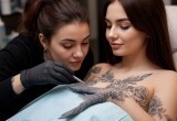 Цвет риска: учёные назвали татуировки, которые могут повысить вероятность рака крови