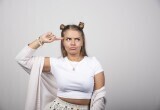 Бесит подруга, у которой есть деньги на ювелирку, внедорожники и отдых на Багамах