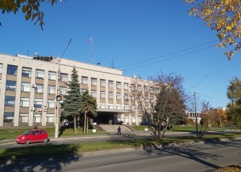 Эксперты назвали опасные для дворов деревья: тополь и шелковица под запретом