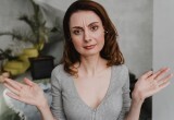 Свекровь запретила мне рожать до 35 лет, пока я не сделаю карьеру