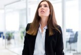 Свекровь пытается переселиться к нам, потому что ее старший сын вечно пьет и уже замахивался на нее