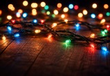 Без искр и перегрузок: россиянам объяснили, как выбрать безопасную новогоднюю гирлянду