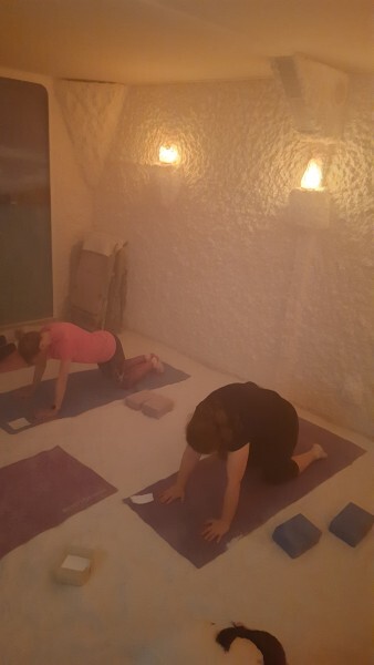 Полезные практики йоги в соляном микроклимате