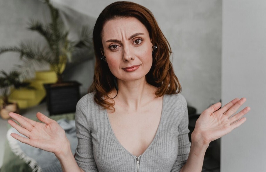 Муж зарабатывает гроши, но и их тратит на свекровь, а не на семью