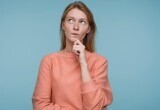 - Я учу детей быть пунктуальными, - воспитательница моего сына не здоровается с теми, кто опаздывает
