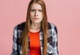 - Я же могу отдохнуть! - сестра требует, чтобы я приехала и смотрела за бабушкой месяц, а у меня не получается уйти в отпуск
