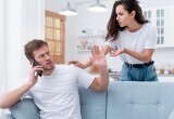 - Что, грудью пора кормить? - отец гнобит моего мужа за то, что он сел в декрете с ребенком