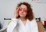 Всё началось с того, что я подарила дочке тоник от прыщиков, а теперь не знаю, как отговорить её от постоянных экспериментов с косметикой