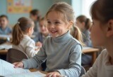 - В этом нельзя ходить, - учительница достала придираться к одежде моей дочери