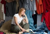 Родственники моего супруга считают нас малоимущими, поэтому отдают старые вещи и разный хлам