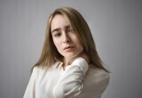 Коллега сначала доставала жалобами на свекровь, а теперь еще и еду клянчит