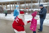 В Череповце Дед Мороз и Снегурочка вооружили полосатыми жезлами