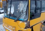 В Череповце столкнулись автобус и грузовик: пострадал один человек