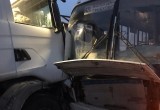 В Вологодском районе автобус столкнулся с большегрузом: пострадали четверо