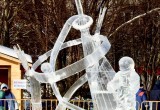 Космическая ледяная сказка на площади Молодежи закончилась (ФОТО)
