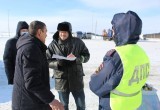 Сугрев и беседа: на трассе под Вологдой сотрудники ГИБДД угощали водителей чаем