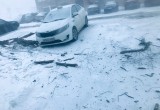 Just дует: ураганный ветер ронял деревья на машины в Череповце
