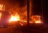 Сильнейший пожар под Череповцом уничтожил двухэтажный дом