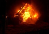 Мощный огонь уничтожил жилой дом вблизи Череповца