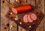 Купи на майские праздники к столу в «Мясном гурмане» самые вкусные колбасы и деликатесы