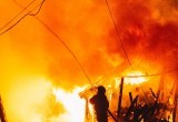 Страшный пожар в Великом Устюге оставил без крова семью с тремя детьми (ФОТО)