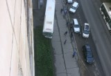 На Сталеваров автобус протаранил здание