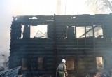 В пожаре под Вологдой погиб мужчина и травмировалась девочка