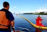 Череповецкие спасатели не допустили утечку нефтепродуктов в акватории города