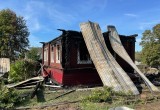 Огонь уничтожил два соседних дома на пожаре под Череповцом
