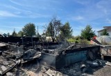 Огонь уничтожил два соседних дома на пожаре под Череповцом