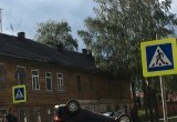 На перекрестке в Великом Устюге перевернулся «Фольксваген», есть пострадавшие (ФОТО, ВИДЕО)