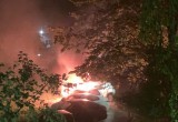 Машины горели ночью в череповецком дворе