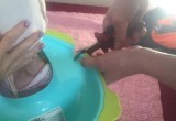 Голову двухлетней череповчанки освободили из ночного горшка