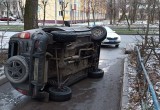 Череповчанин умудрился перевернуть свой автомобиль на ровном месте