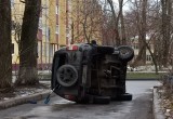 Череповчанин умудрился перевернуть свой автомобиль на ровном месте