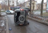 Череповчанин умудрился перевернуть свой автомобиль на ровном месте