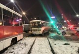 Череповчанин уехал в больницу с места аварии автобуса с трамваем