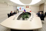 Олег Кувшинников подписал соглашение с профсоюзами и Союзом промышленников и предпринимателей области