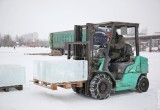 Более 200 блоков льда для фестиваля скульптур привезли в Череповец из Тарногского района