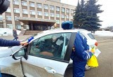 Букеты вместо протоколов: полицейские из Череповца решили осчастливить женщин-водителей