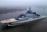 Гигантская яхта череповецкого олигарха Алексея Мордашова прибыла во Владивосток