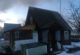 Крупный пожар уничтожил сразу несколько построек в дачном поселке под Череповцом