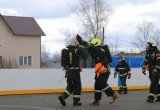 Вологодские спасатели сыграли футбольный турнир в полной экипировке с включением в дыхательные аппараты