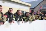 Вологодские спасатели сыграли футбольный турнир в полной экипировке с включением в дыхательные аппараты