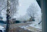 Жителей восточных районов Вологодской области снова завалило снегом