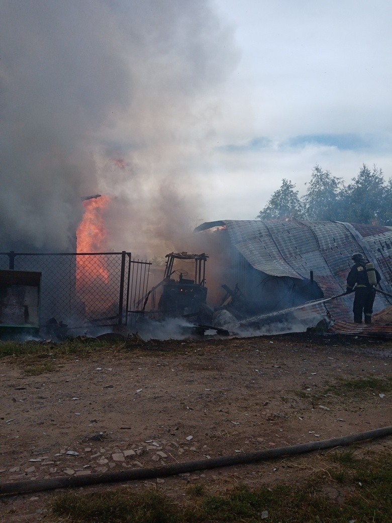 В Вологодской области сгорели дом и деревообрабатывающий цех | 30.06.2022 |  Череповец - БезФормата